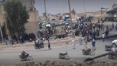 الأهالي يطردون "ب ي د" من بلدة في ديرالزور