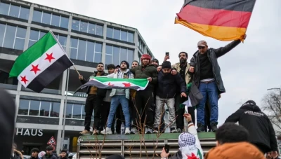 اللجنة الأوروبية تطالب الاتحاد باستئناف دراسة طلبات لجوء السوريين
