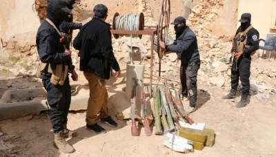 في بئر مهجور..الداخلية تضبط أسلحة متنوعة بريف حمص