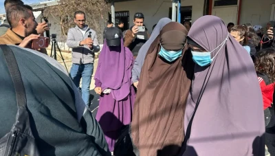 تمهيداً لإعادتهم إلى أستراليا… 34 امرأة وطفل يغادرون مخيم روج بالحسكة