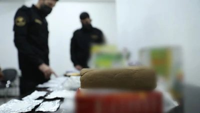 الداخلية تعلن ضبط كميات ممنوعات خلال مداهمات في دير الزور