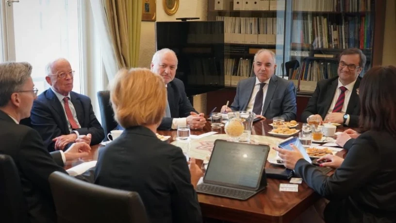 تفاهمات ما...