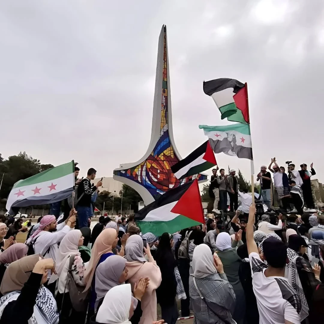 دمشق: مظاهرة حاشدة دعماً لغزة واعتزازاً بشهداء درعا