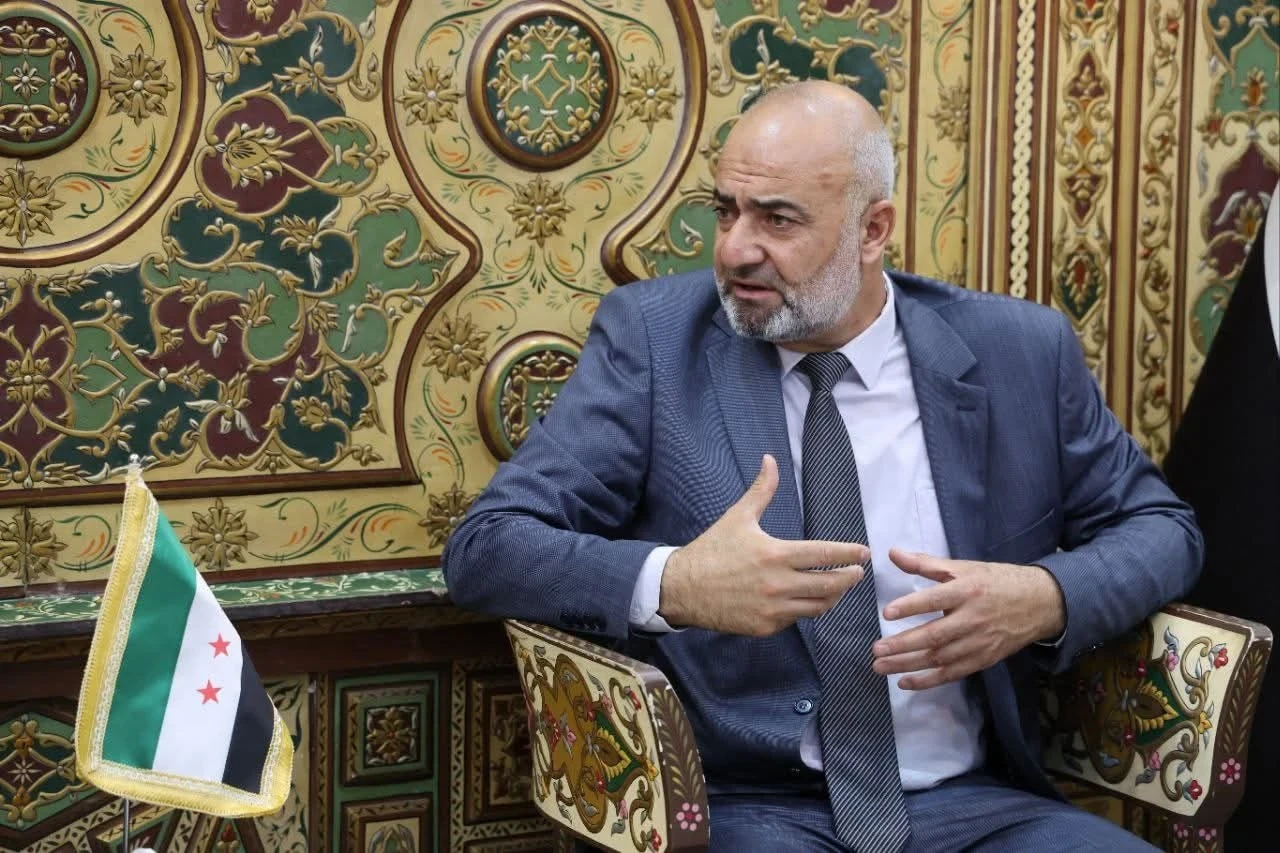 محافظ دير الزور يصدر تعميماً لإزالة رموز النظام المخلوع خلال 15 يوماً