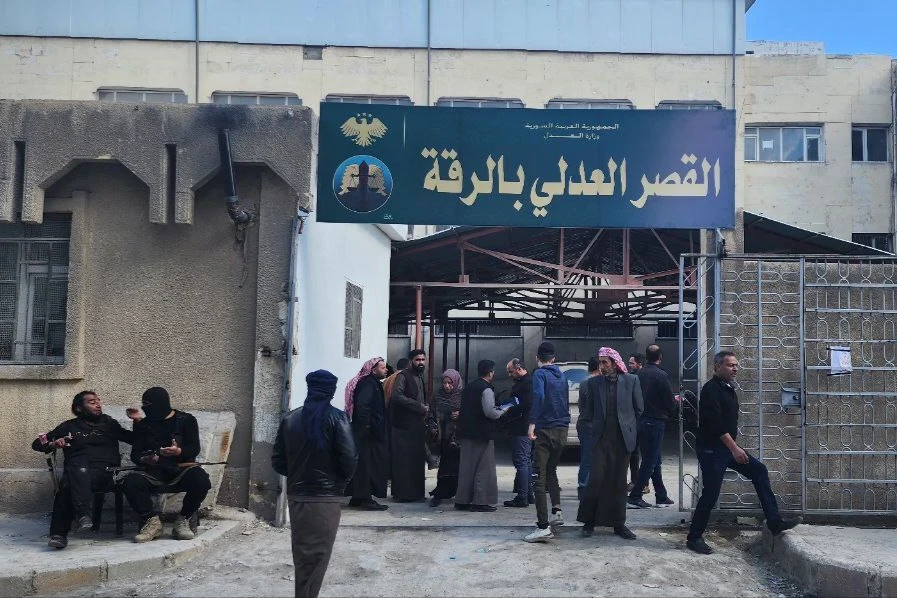 الإفراج عن 46 موقوفًا من سجن الأقطان في الرقة بعد استكمال التحقيقات