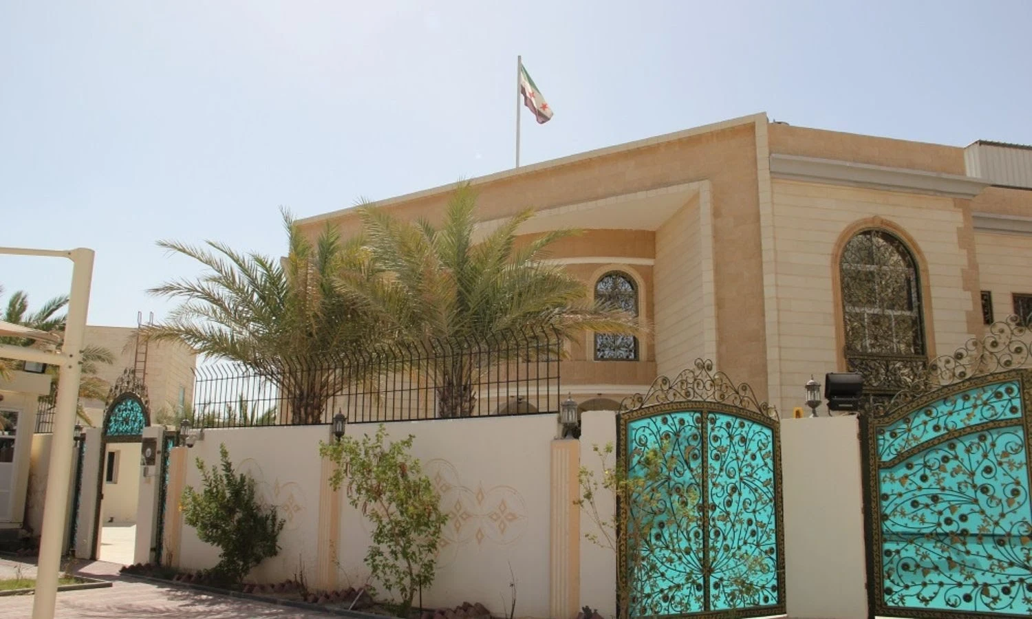 السفارة السورية بالدوحة تبدأ في تصديق كافة الوثائق الصادرة من قطر