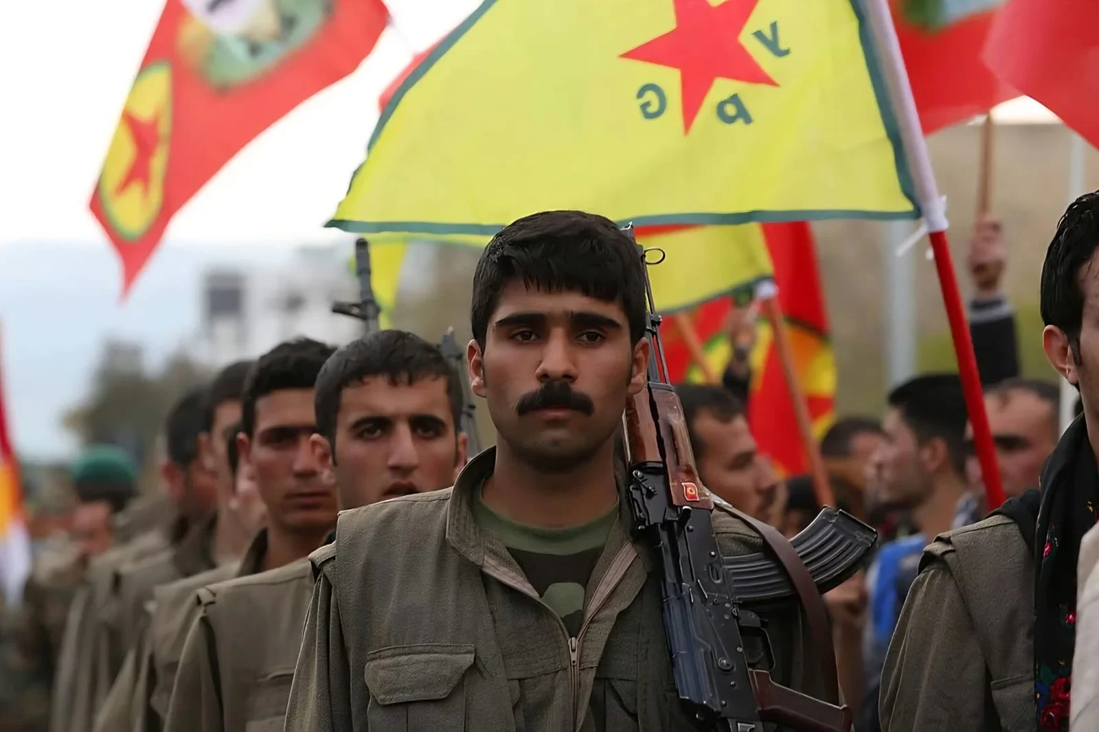 الجيش السوري يحذّر "قسد" بعد رصد تعزيزات قرب مسكنة ودير حافر