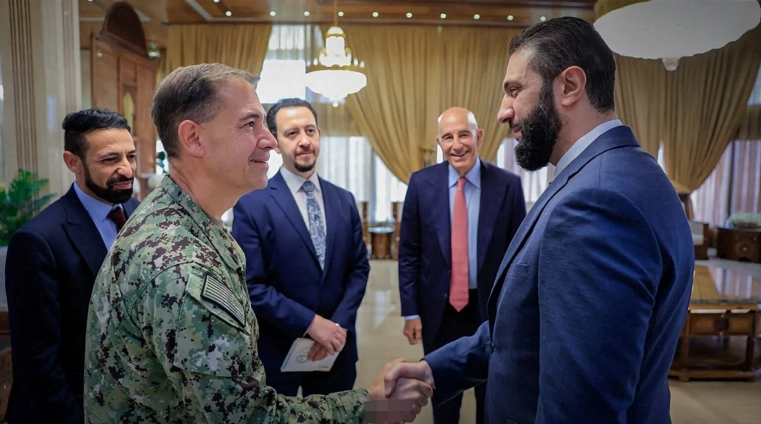 تفاعل واسع..الشرع والشيباني يلعبان كرة السلة مع قادة أمريكيين