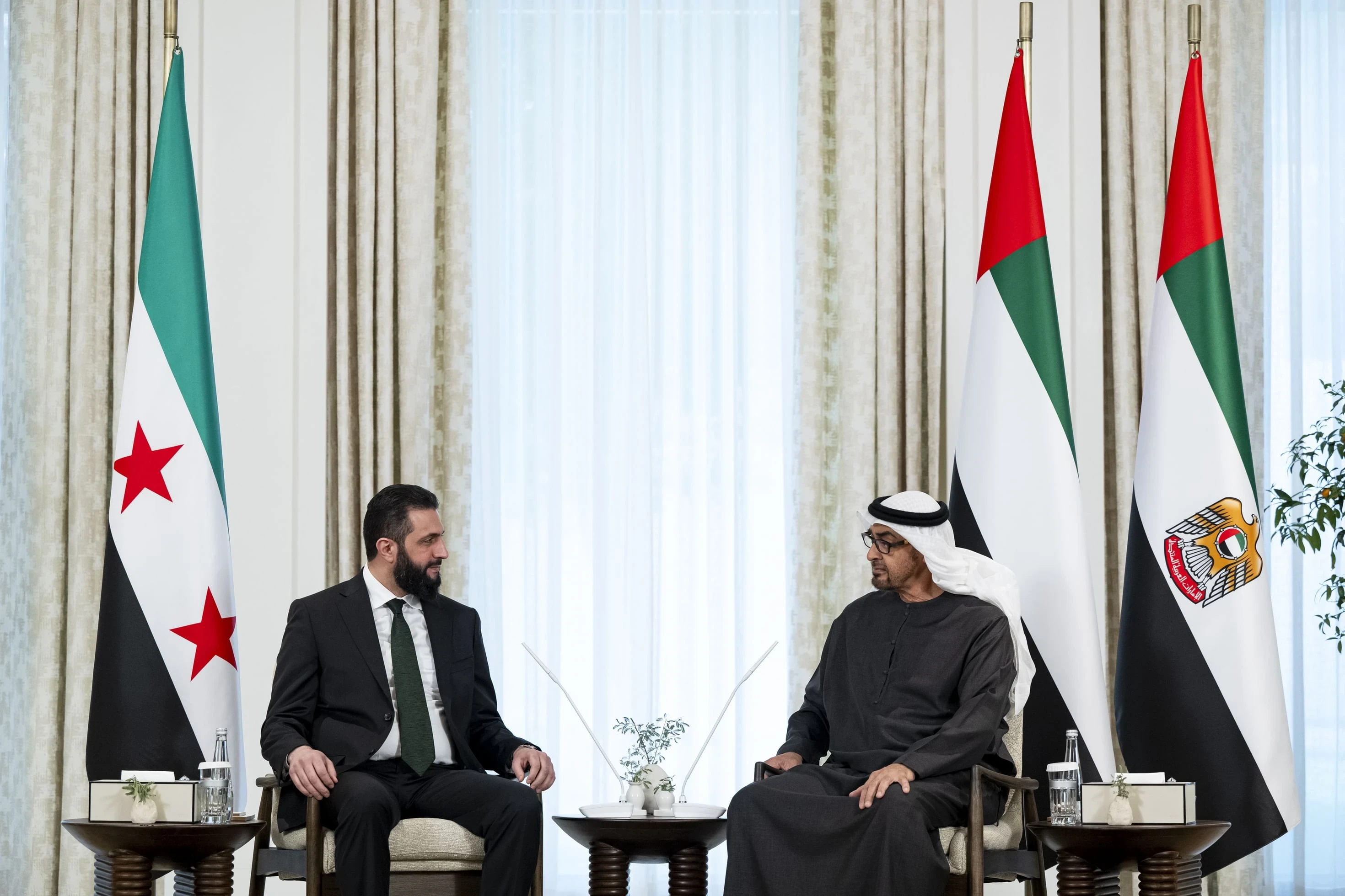 في ذكرى الجلاء..الرئيس الإماراتي ونائباه يهنئون الرئيس السوري