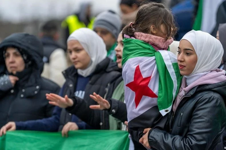 ألمانيا تدرس رفع منحة العودة الطوعية للاجئين السوريين إلى 8 آلاف يورو