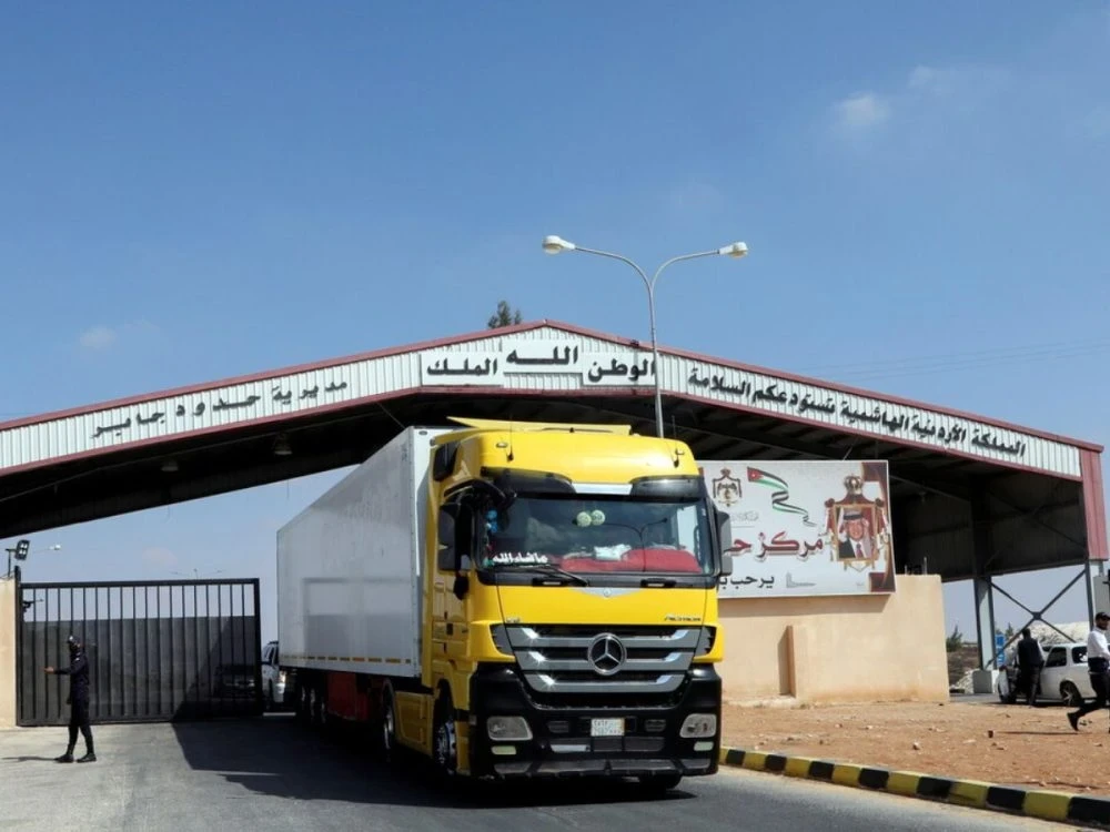 الأردن يخفض الرسوم على الشاحنات السورية
