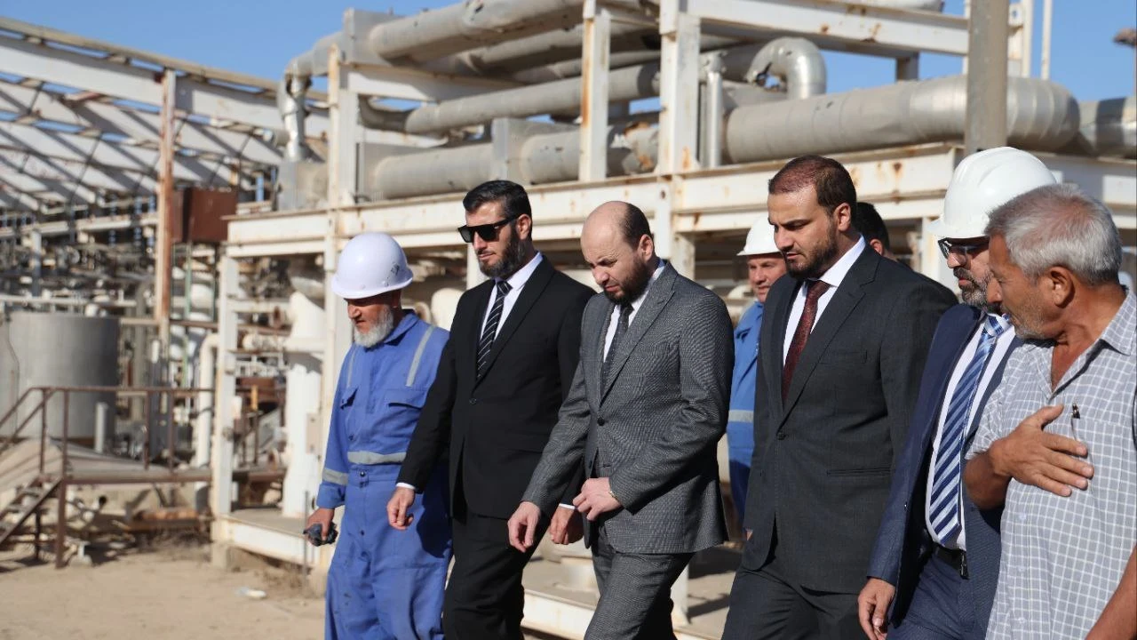 وزير الطاقة يزور منشأة التيم النفطية والكهربائية في دير الزور