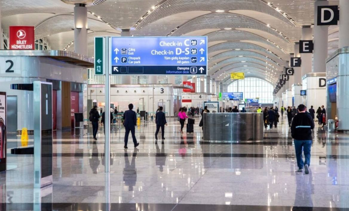 وجهتهم فنزويلا..سوريون عالقون في مطار إسطنبول