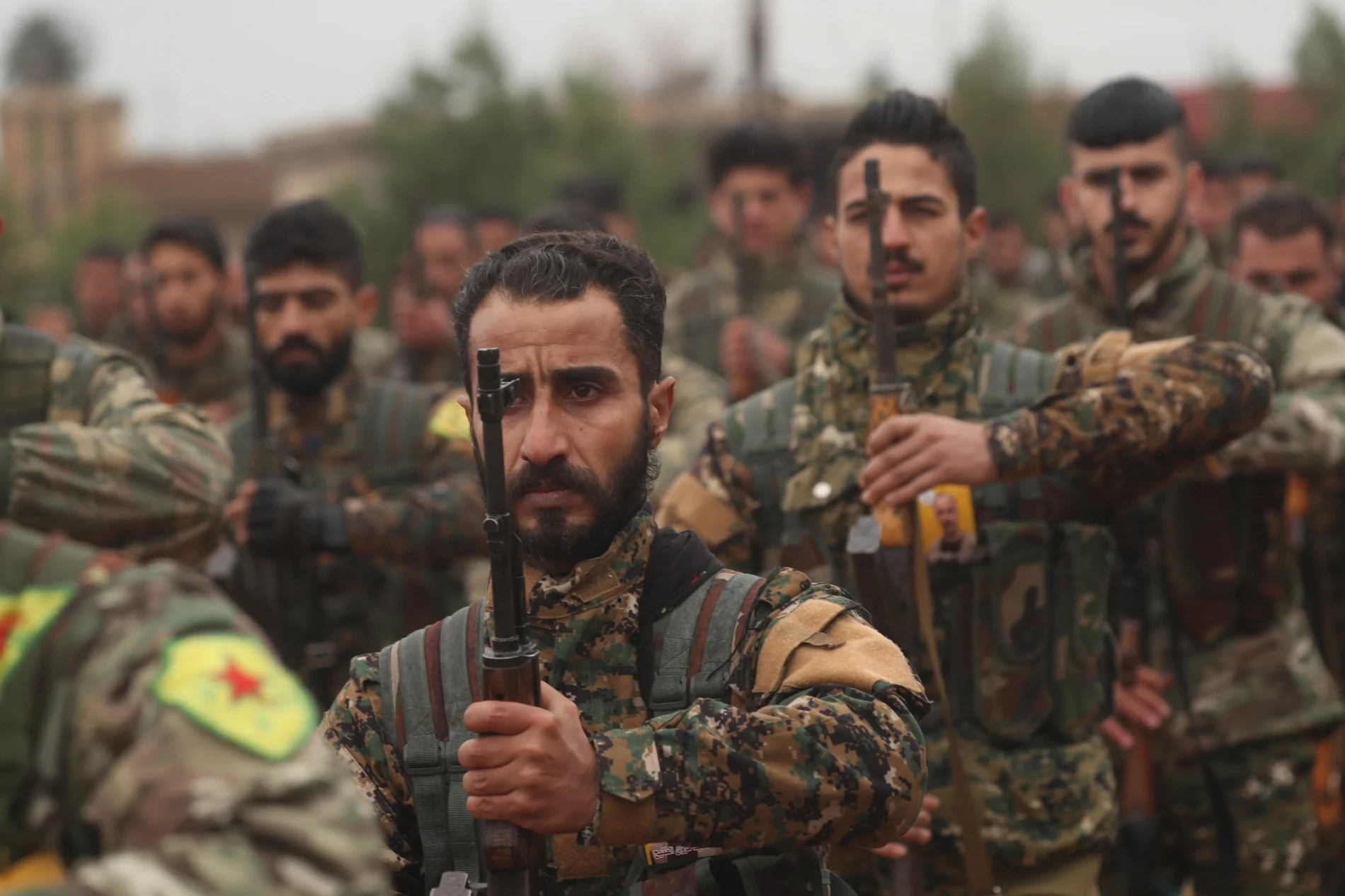 تقرير يكشف انضمام 4500 عنصر من فلول النظام لـ “قسد”