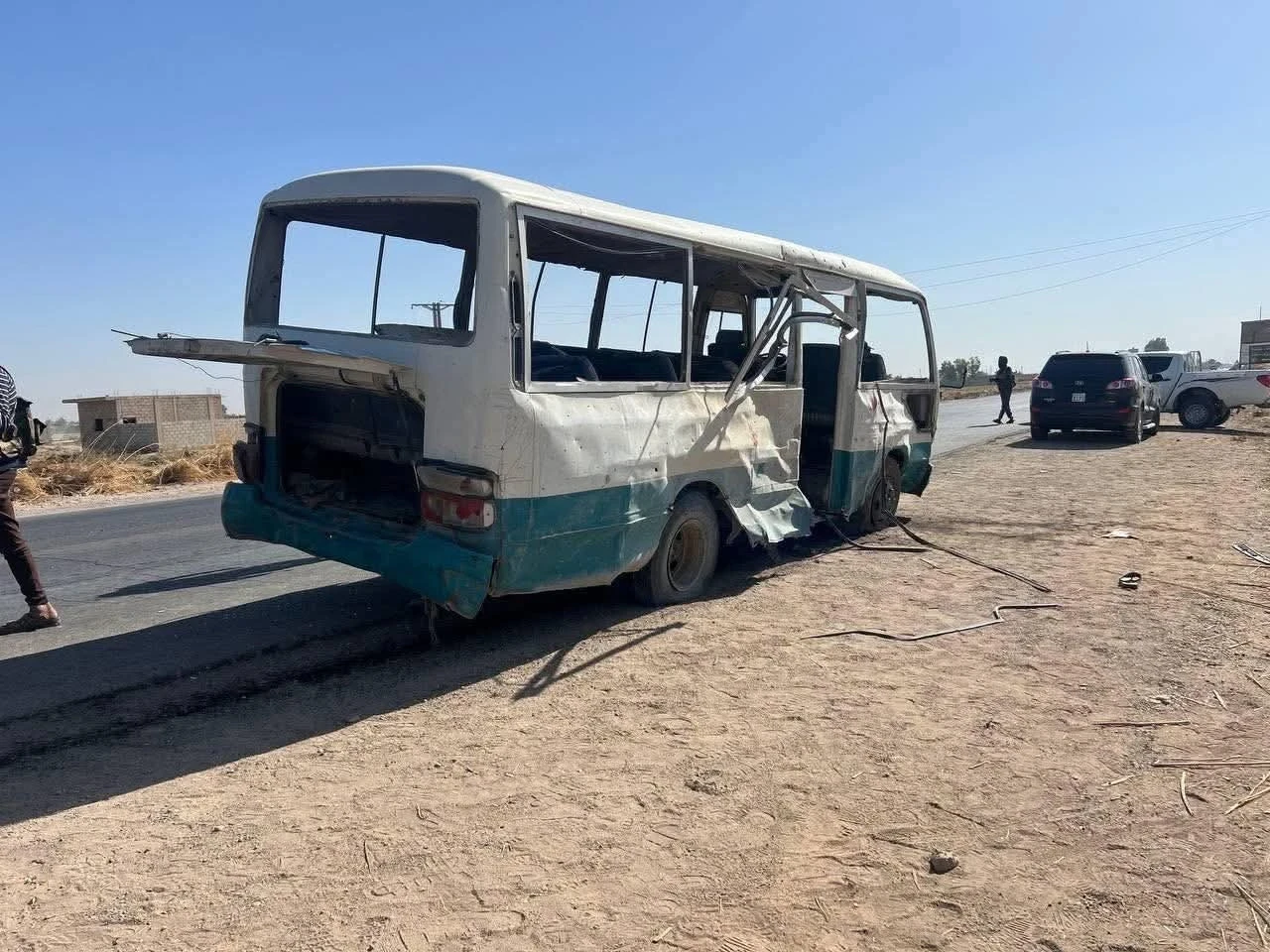 دير الزور: شهداء وجرحى باستهداف حافلة عسكرية تتبع للجيش السوري