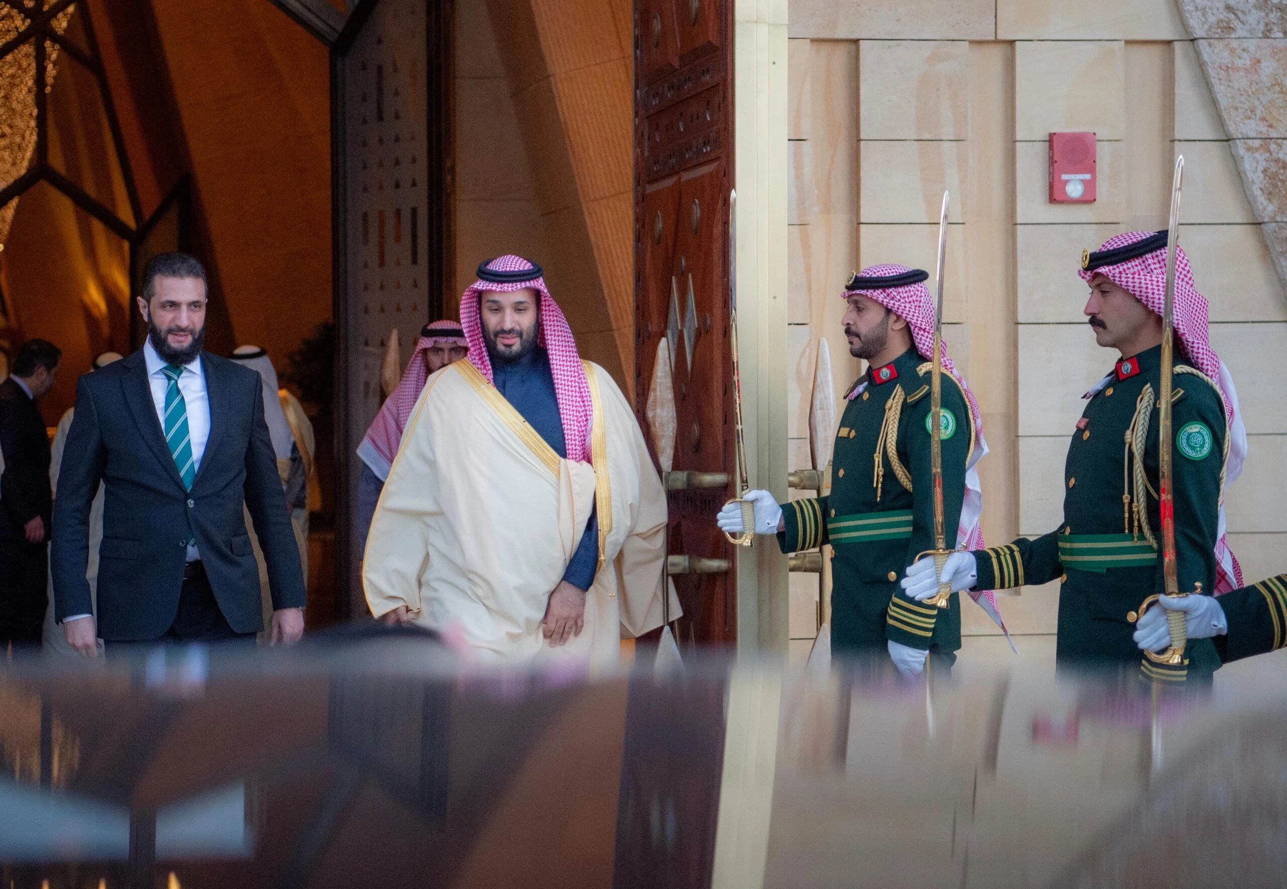 الشرع يلتقي ترامب في الرياض.. والشيباني يجتمع بنظيره الأمريكي في تركيا