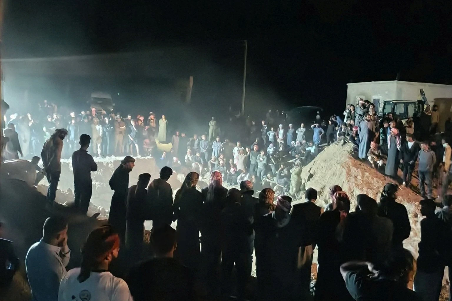 تأخير “قسد” في السماح بمرور فرق الإنقاذ يودي بحياة طفل في دير الزور