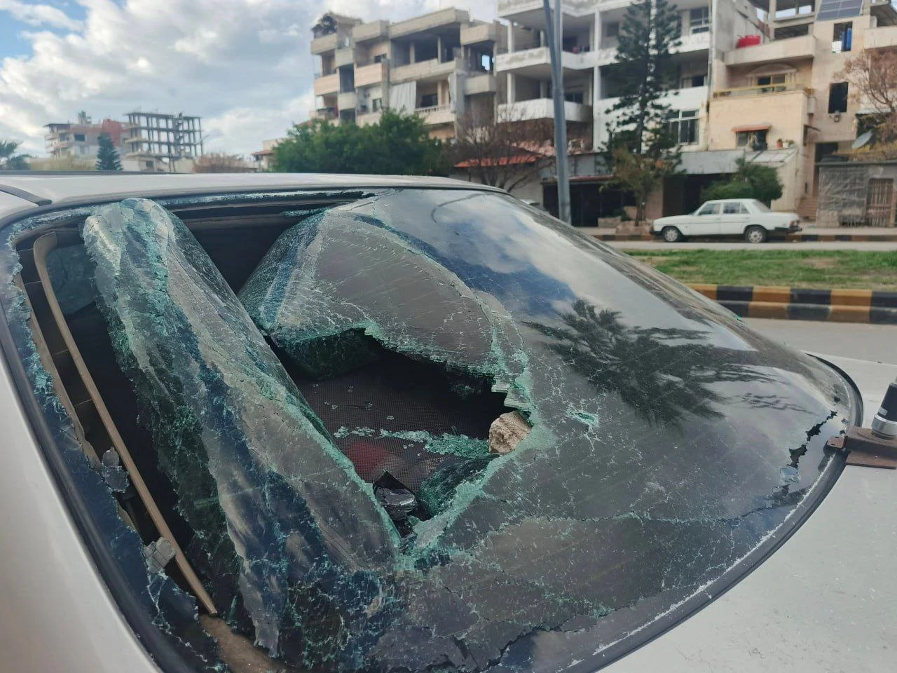 ارتفاع ضحايا اعتداءات فلول النظام البائد في اللاذقية إلى 4 وفيات و108 مصابين