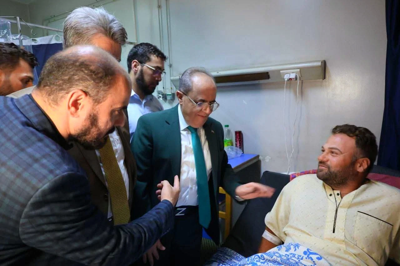 وفد حكومي يزور جرحى تفجير كنيسة مار إلياس ويؤكد استمرار الرعاية الطبية