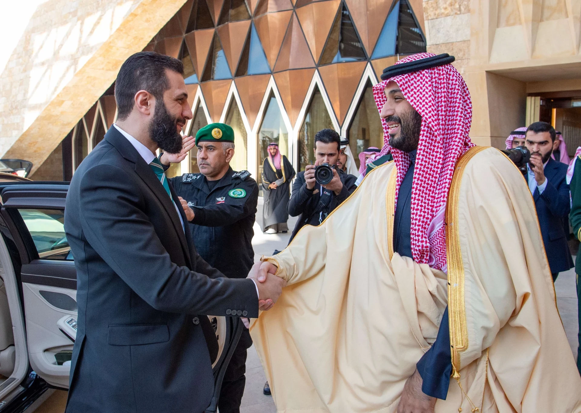 السعودية تدرس سداد ديون سوريا لدى البنك الدولي لتمهيد طريق الدعم المالي