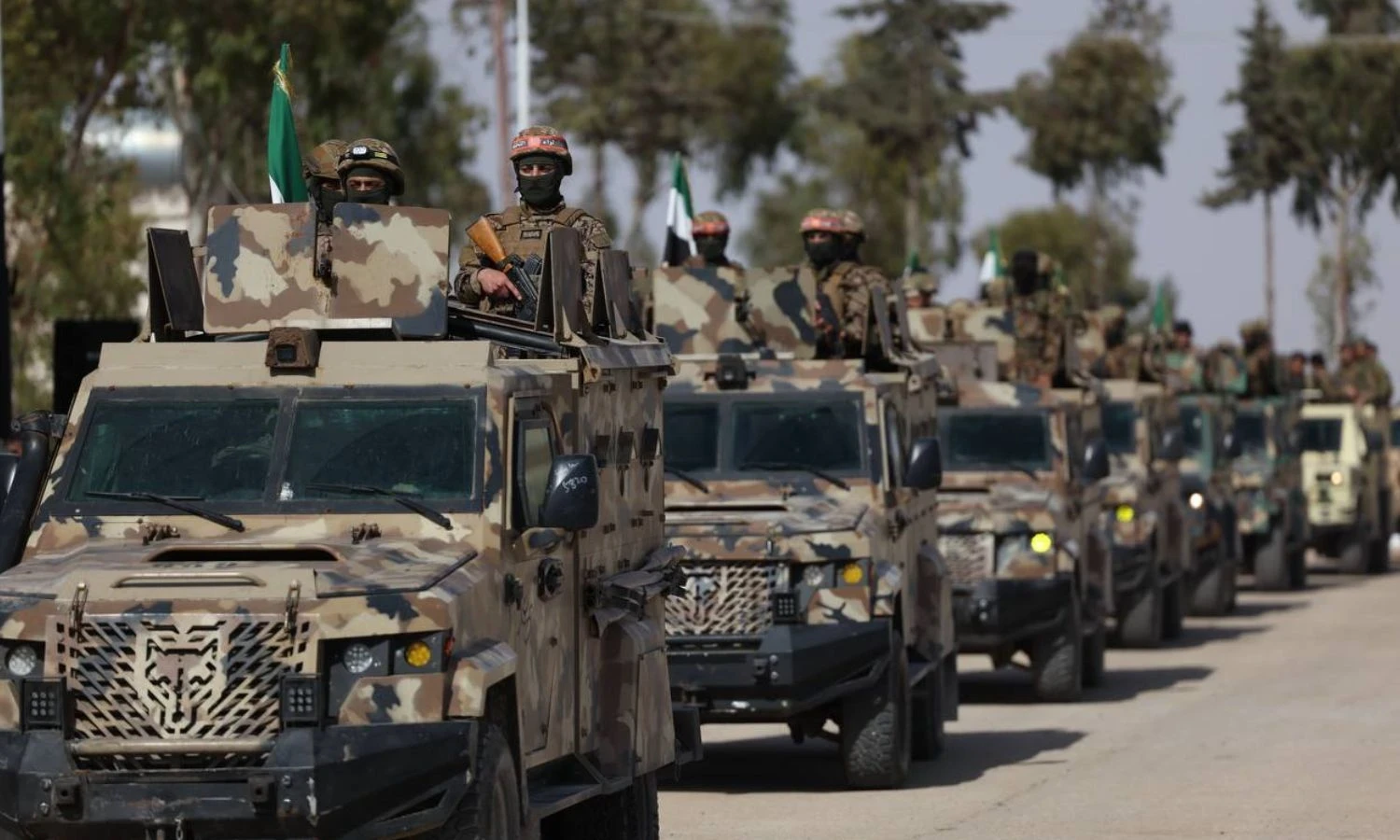 مسؤول عسكري لرويترز: خمس فرق من الجيش السوري قد تشارك في الهجوم ضد “قسد”