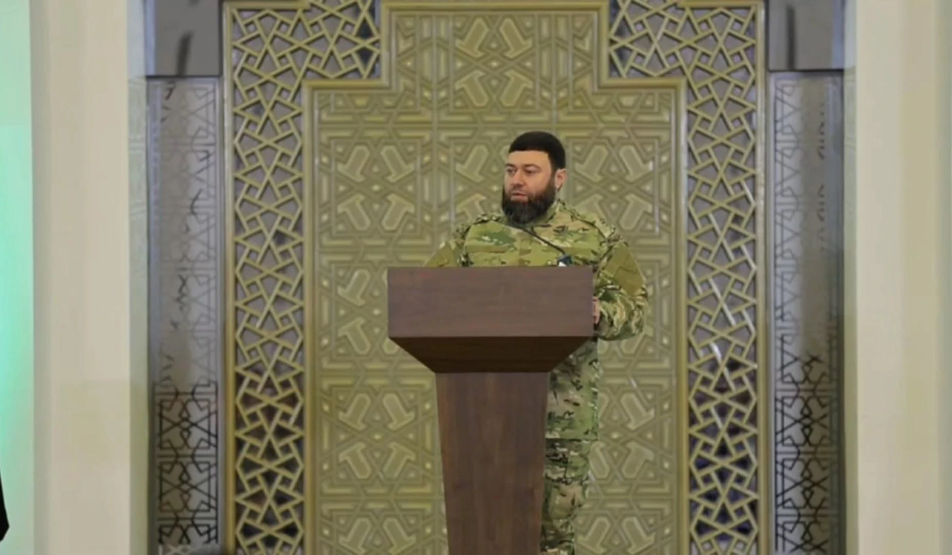 بعد إيقافه في دبي..سوريون يتضامنون مع القيادي عصام بويضاني