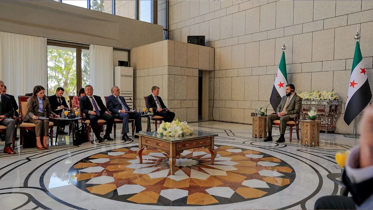 الرئيس الشرع يستقبل وفد مجلس الأمن الدولي في قصر الشعب