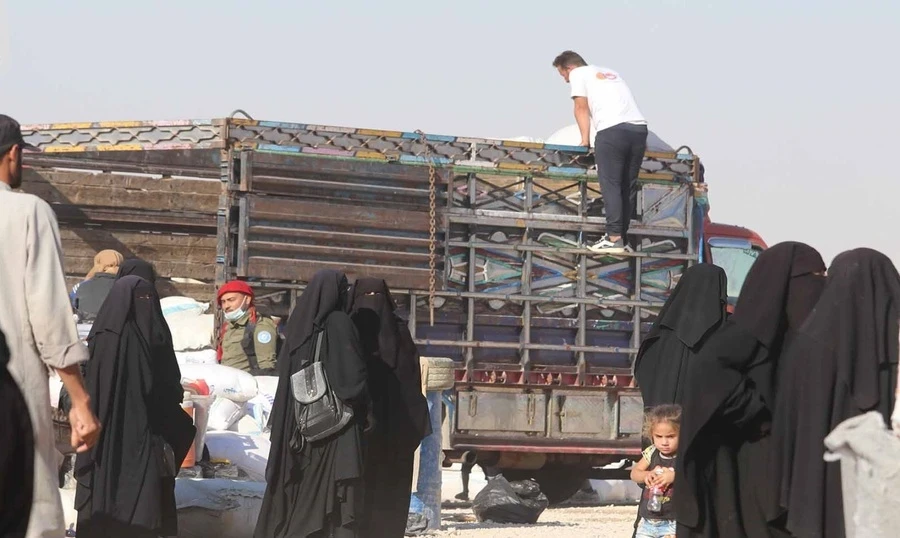 الحسكة: 200 عائلة تستعد لمغادرة مخيم الهول باتجاه العراق