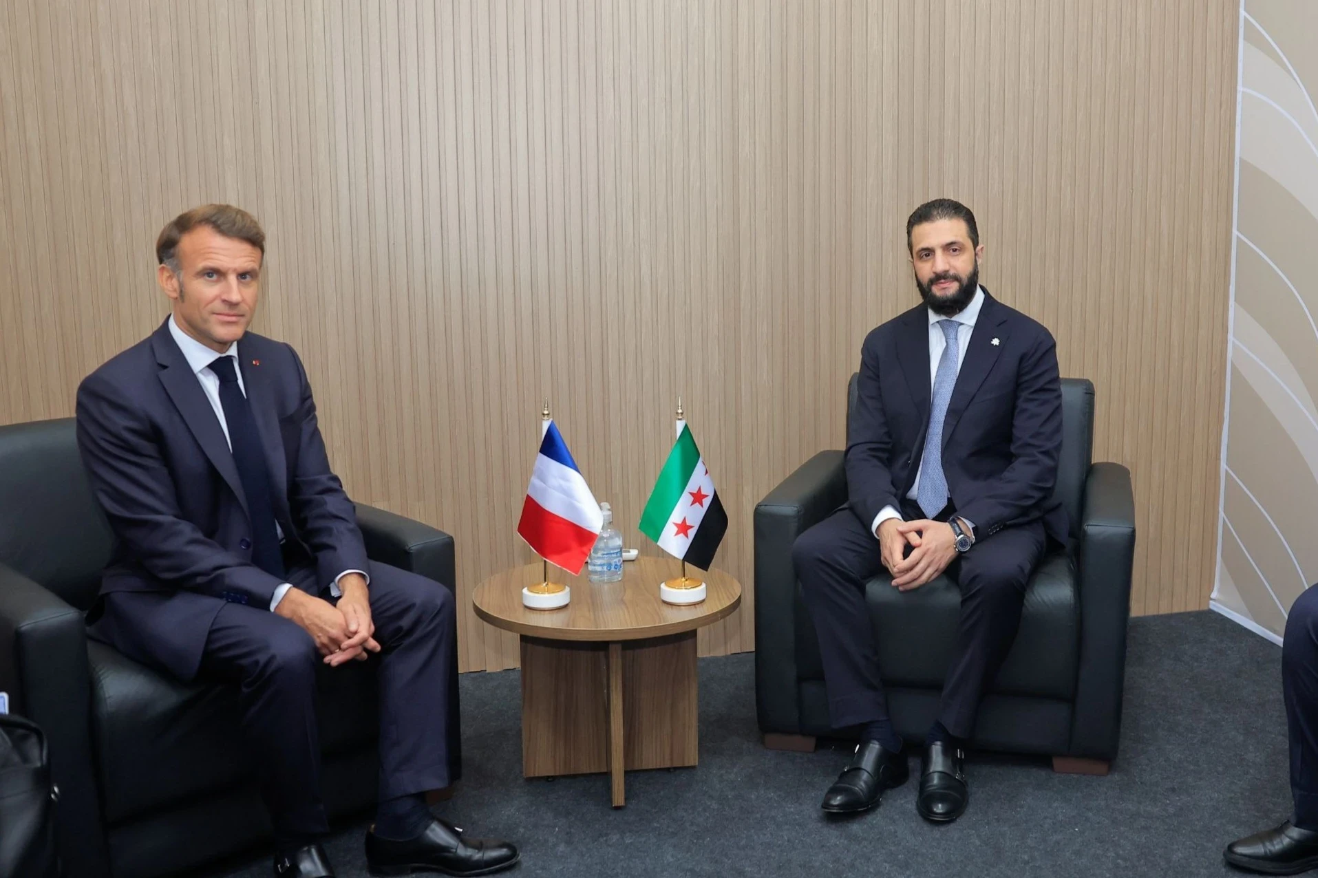 الرئيس الفرنسي يدعو الرئيس الشرع للانضمام إلى “التحالف الدولي”