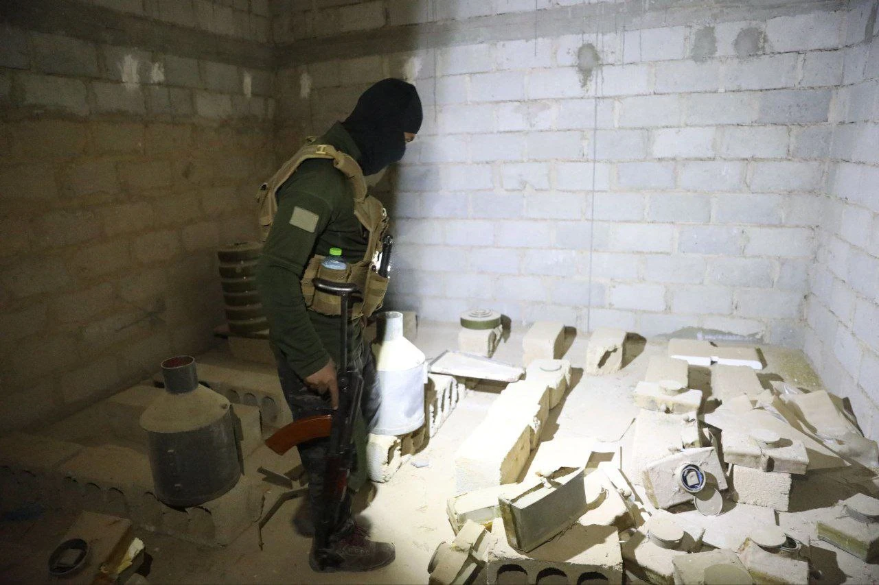 الأمن الداخلي في البوكمال يعثر على مستودع ألغام وصواعق كهربائية