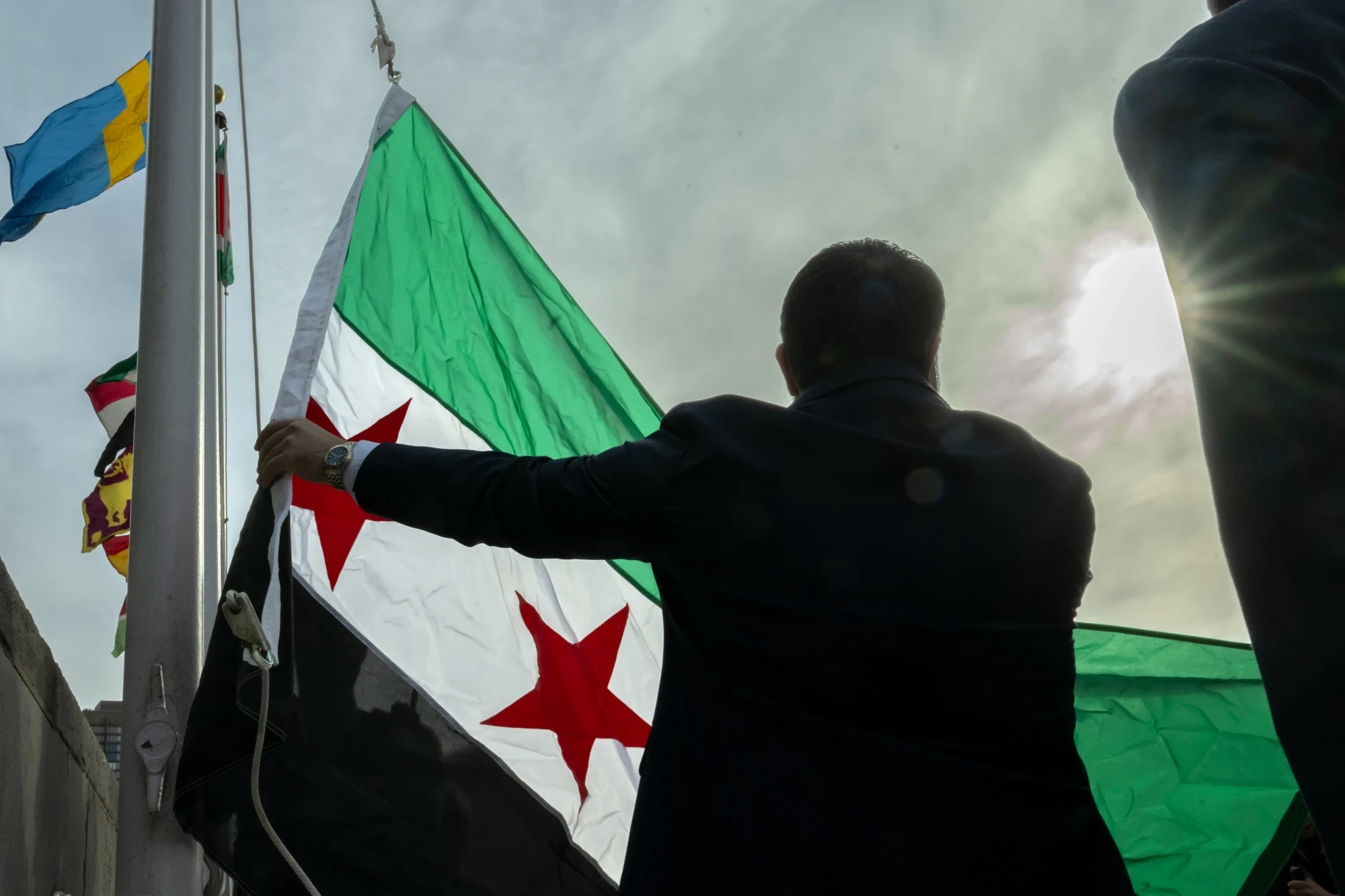 الشيباني: رفع العلم خطوة لتعزيز دور سوريا بالمنظمات الدولية