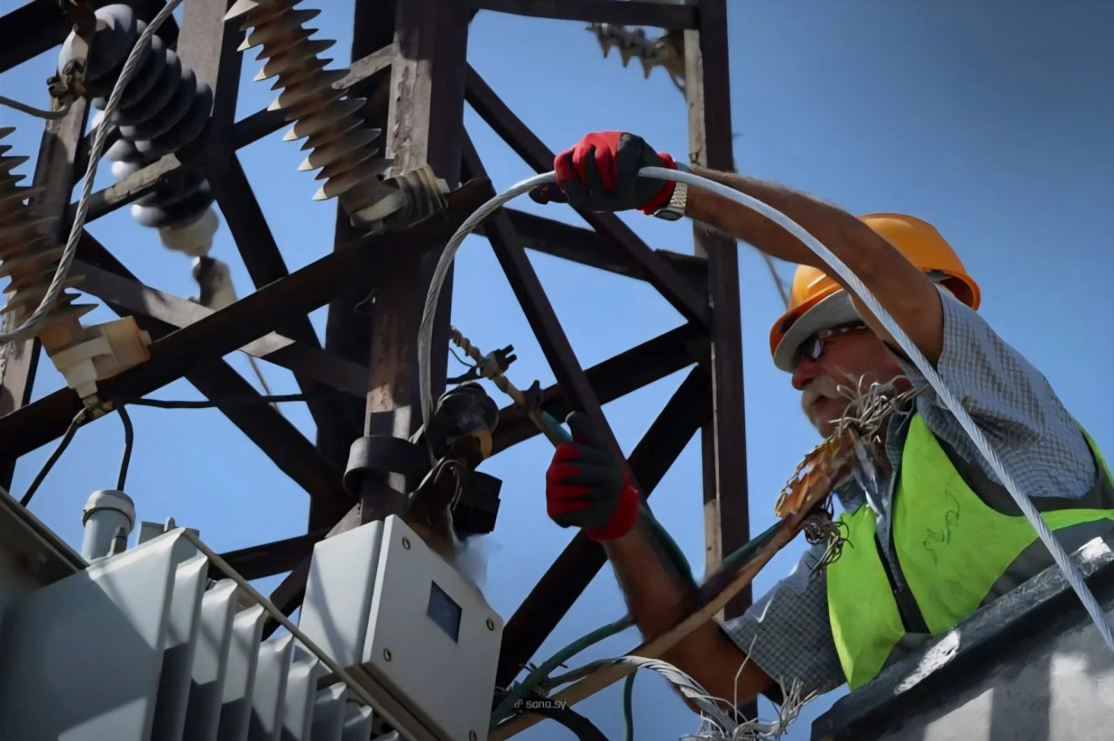 وزارة الطاقة تدعو المفصولين لمراجعة مراكزها تمهيدًا لاستعادتهم وظائفهم