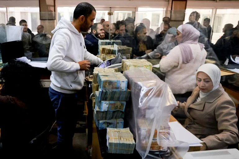 المالية السورية: سطو مسلح يعيق صرف الرواتب في السويداء