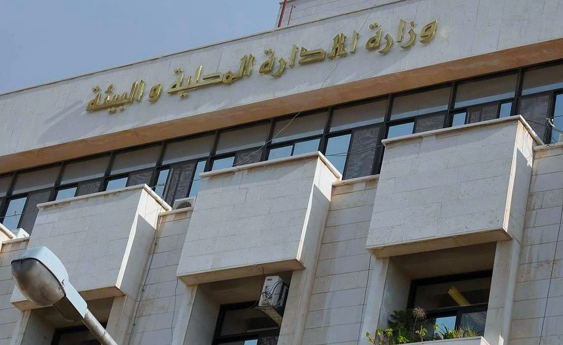 وزارة الإدارة المحلية تبدأ مقابلات إعادة تقييم للموظفين المفصولين