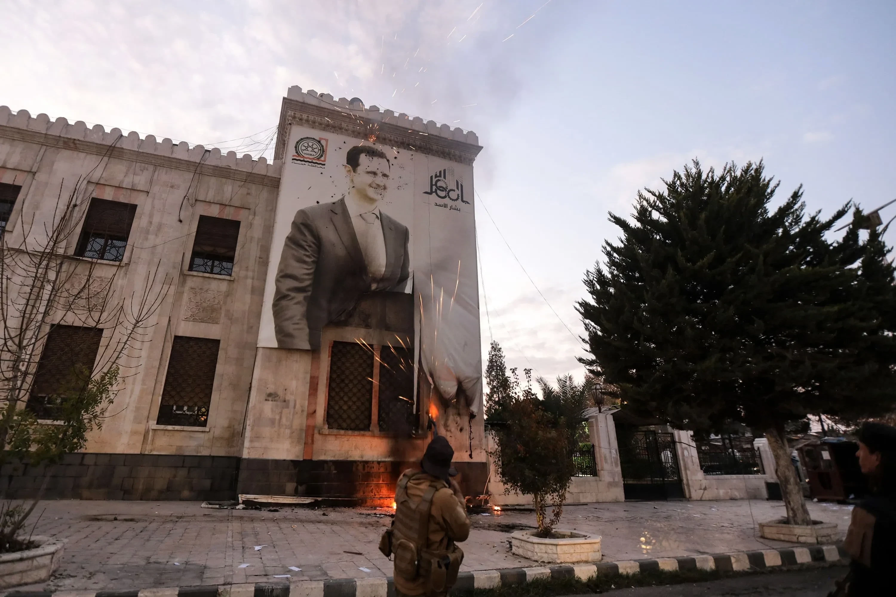 أحدهم "محمد حمشو".. سوريا تشكل لجنة للتحقيق  مع رجال الأعمال المقربين من الأسد