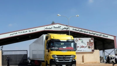 الأردن يخفض الرسوم على الشاحنات السورية