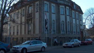 ناشطون سوريون يطلقون حملة لوقف التعامل مع سفارة النظام ببرلين