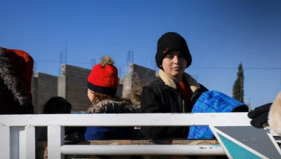 افتتاح 3 مراكز إيواء في منبج لاستقبال أهالي دير حافر عبر الممر الإنساني