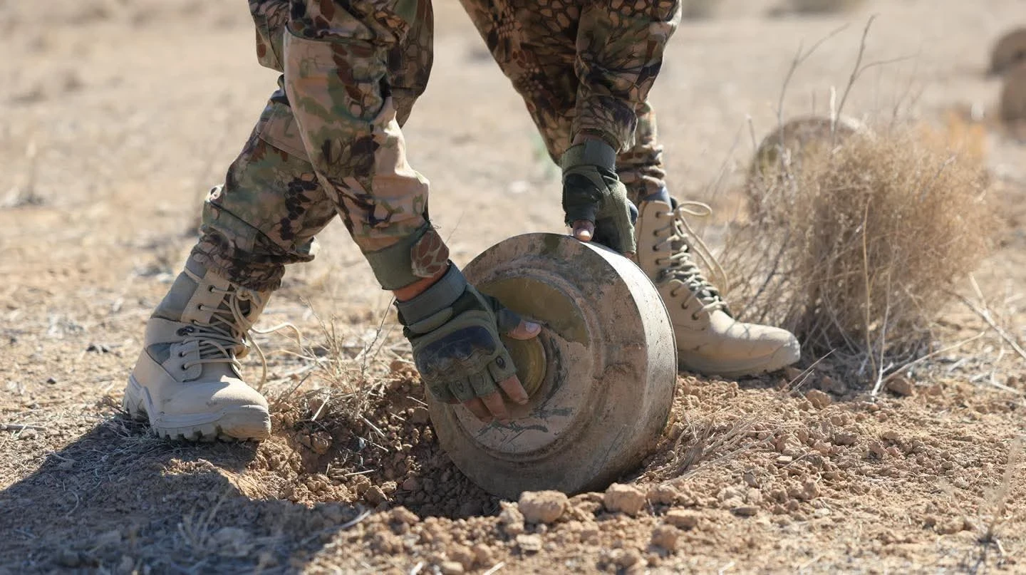 مقتل جندي سوري أثناء إزالة الألغام قرب سد تشرين شرقي حلب