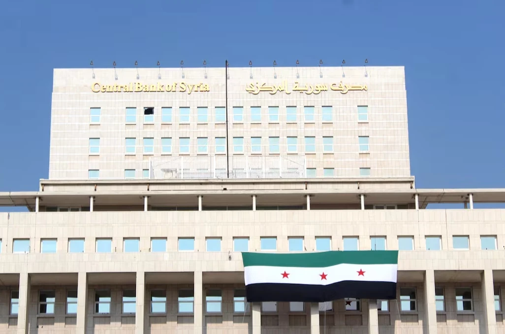المركزي السوري يُعدُّ إطاراً جديداً لإعادة تفعيل المراسلات المصرفية عبر “سويفت”