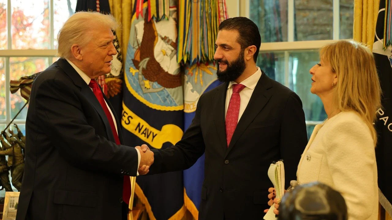 ترامب يصف لقائه بالشرع بـ"الشرف الكبير" ويؤكد أهمية سوريا المستقرة للمنطقة