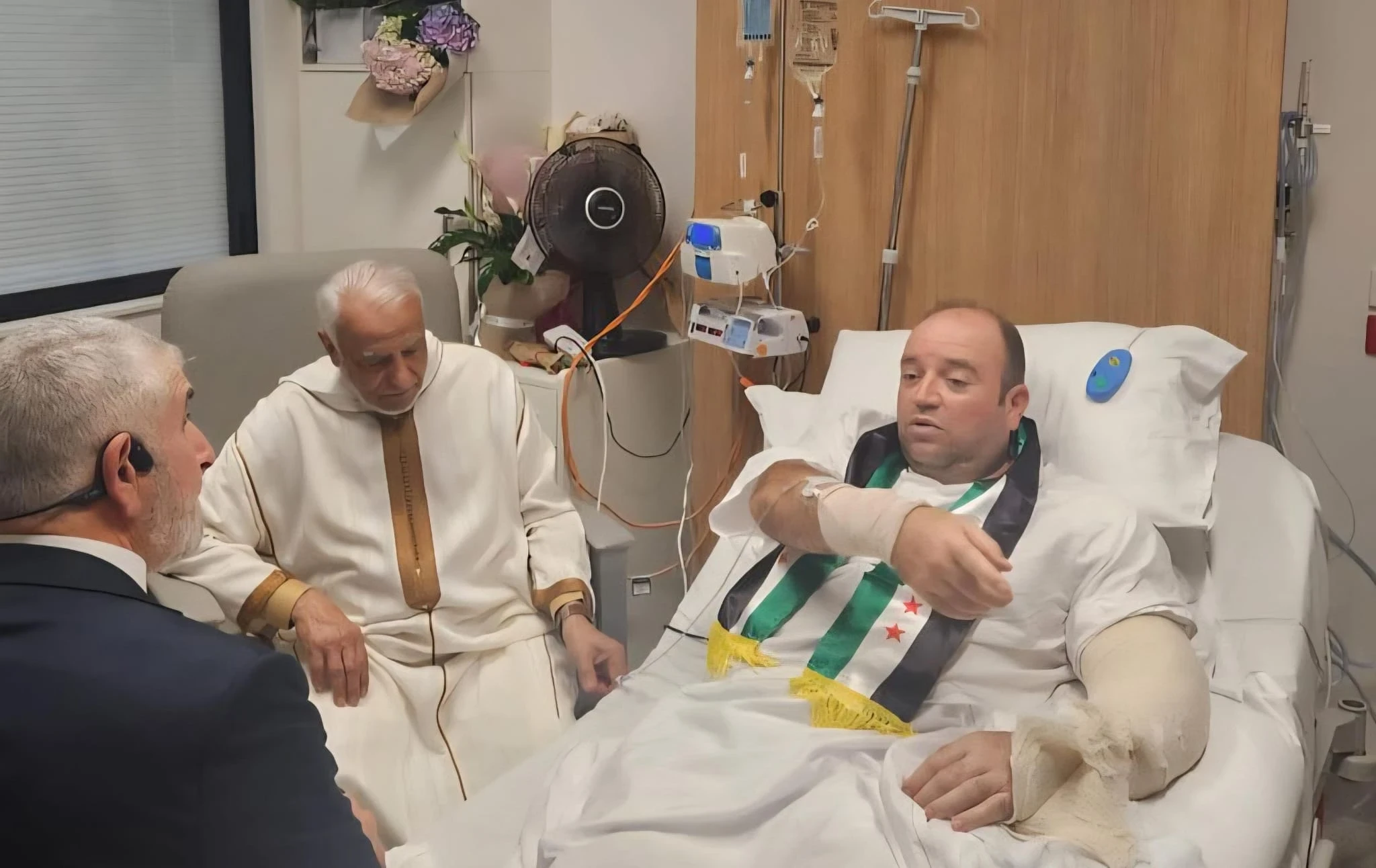 سكان النيرب يفخرون بابن بلدتهم أحمد الأحمد بعد بطولته في هجوم شاطئ بوندي