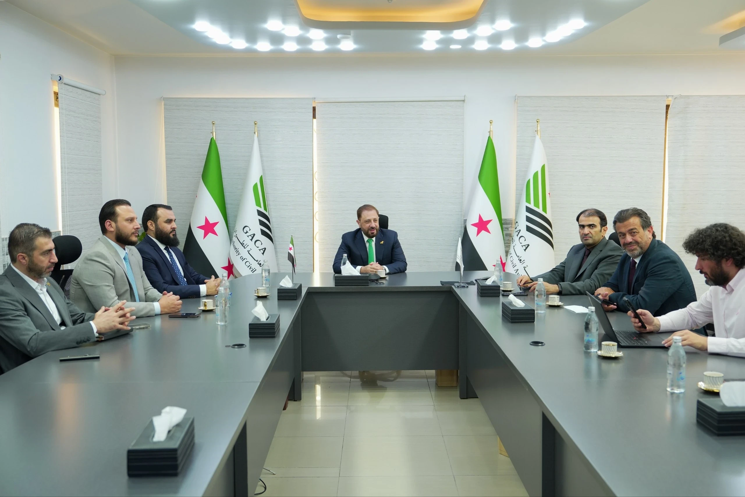 مباحثات مع شركات كويتية وتركية لتطوير مطار دير الزور
