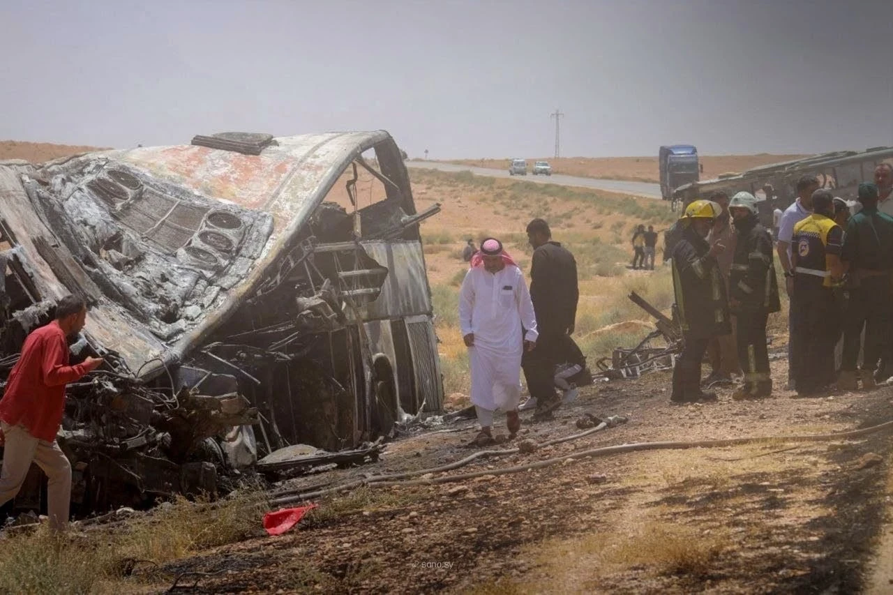 وفاة 35 شخصا باصطدام حافلتين في منطقة السخنة