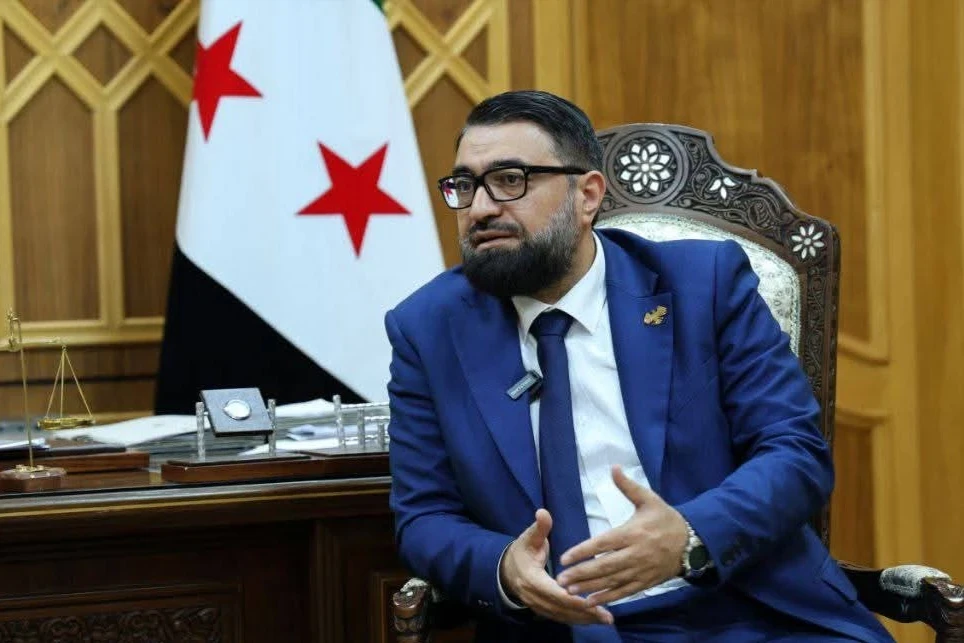 وزارة العدل تشكل لجنة للنظر في اعتراضات المحكومين غيابياً بسبب الثورة