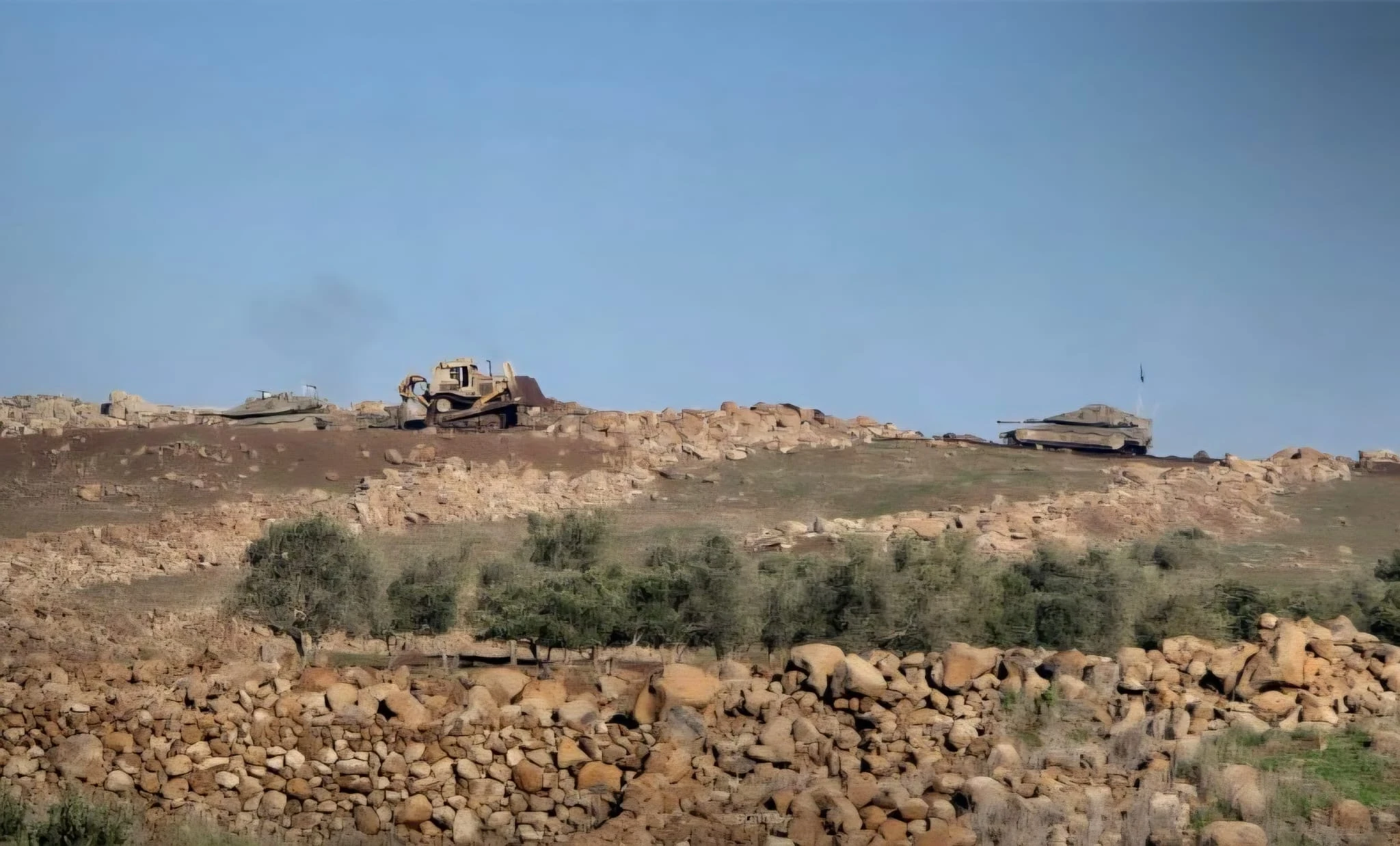 اعتداء جديد.. الاحتلال يقصف ريف القنيطرة ويتوغل في قرى حدودية