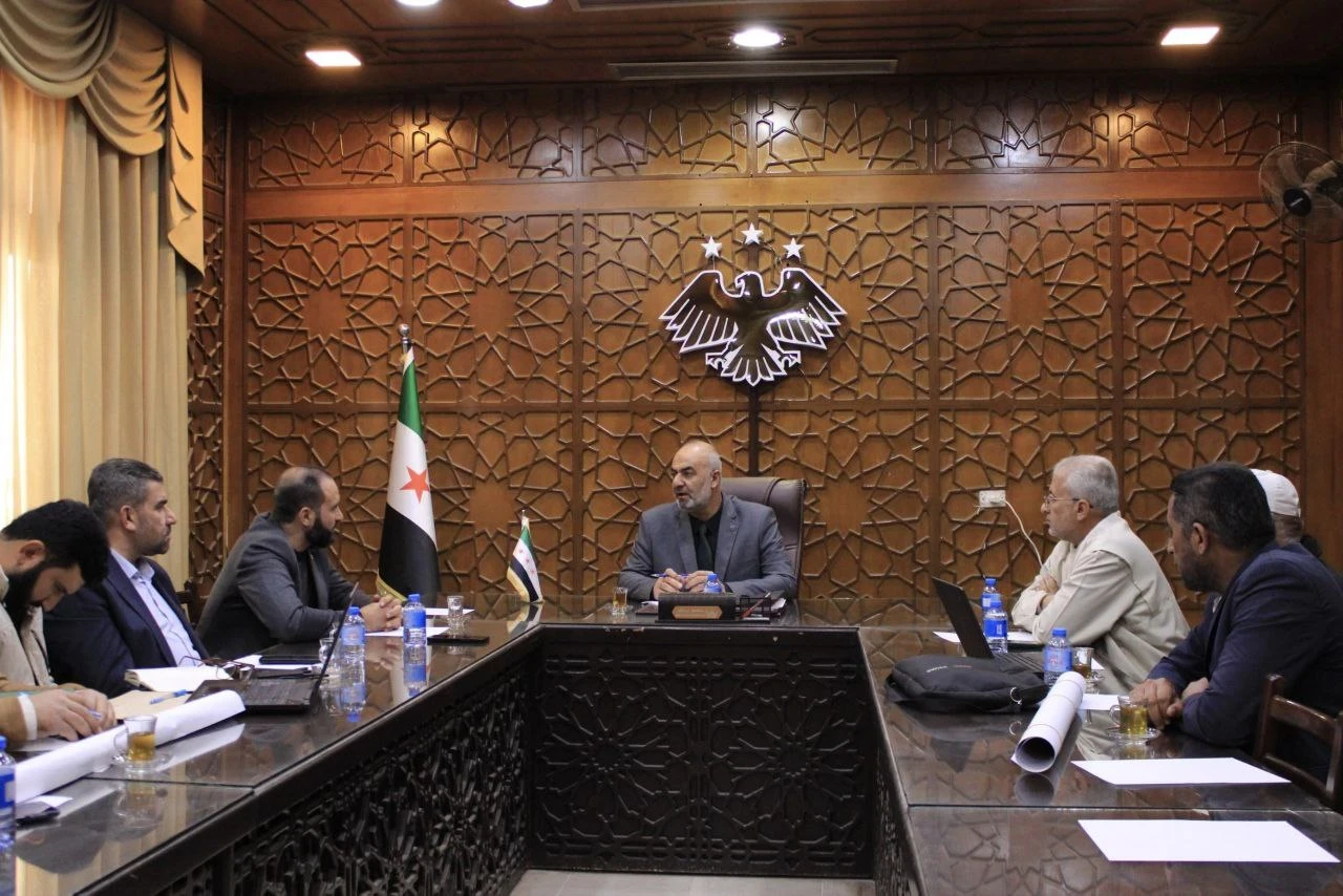 محافظ دير الزور يبحث مع إدارة معبر البوكمال خطط توسعته