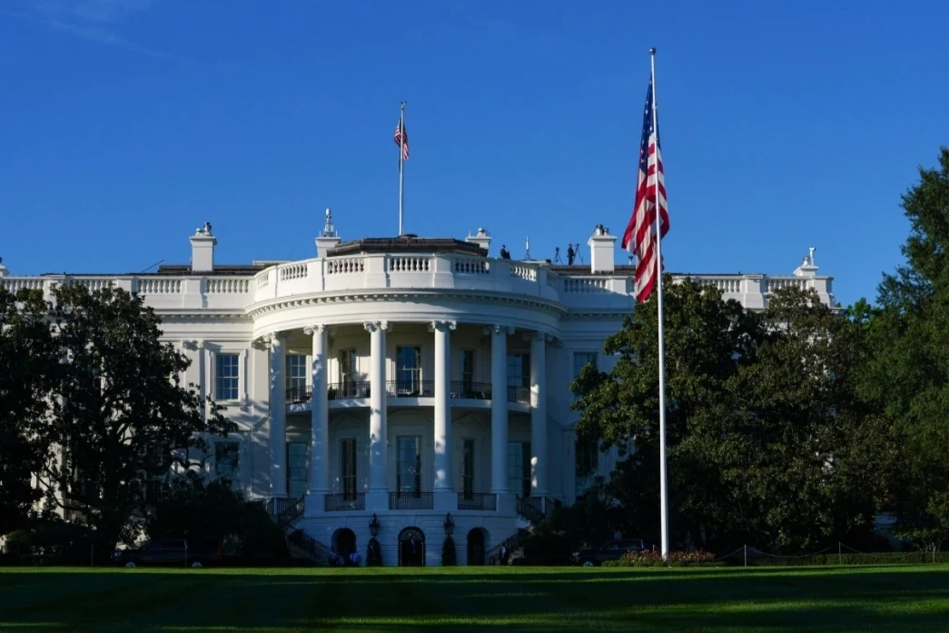 البيت الأبيض يدرس إنهاء عقوبات "قيصر" تمهيدًا لانفتاح شامل على دمشق