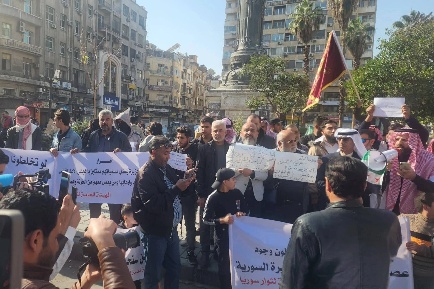 دمشق: مظاهرة في ساحة المرجة ضد ميليشيا “ب ي د”