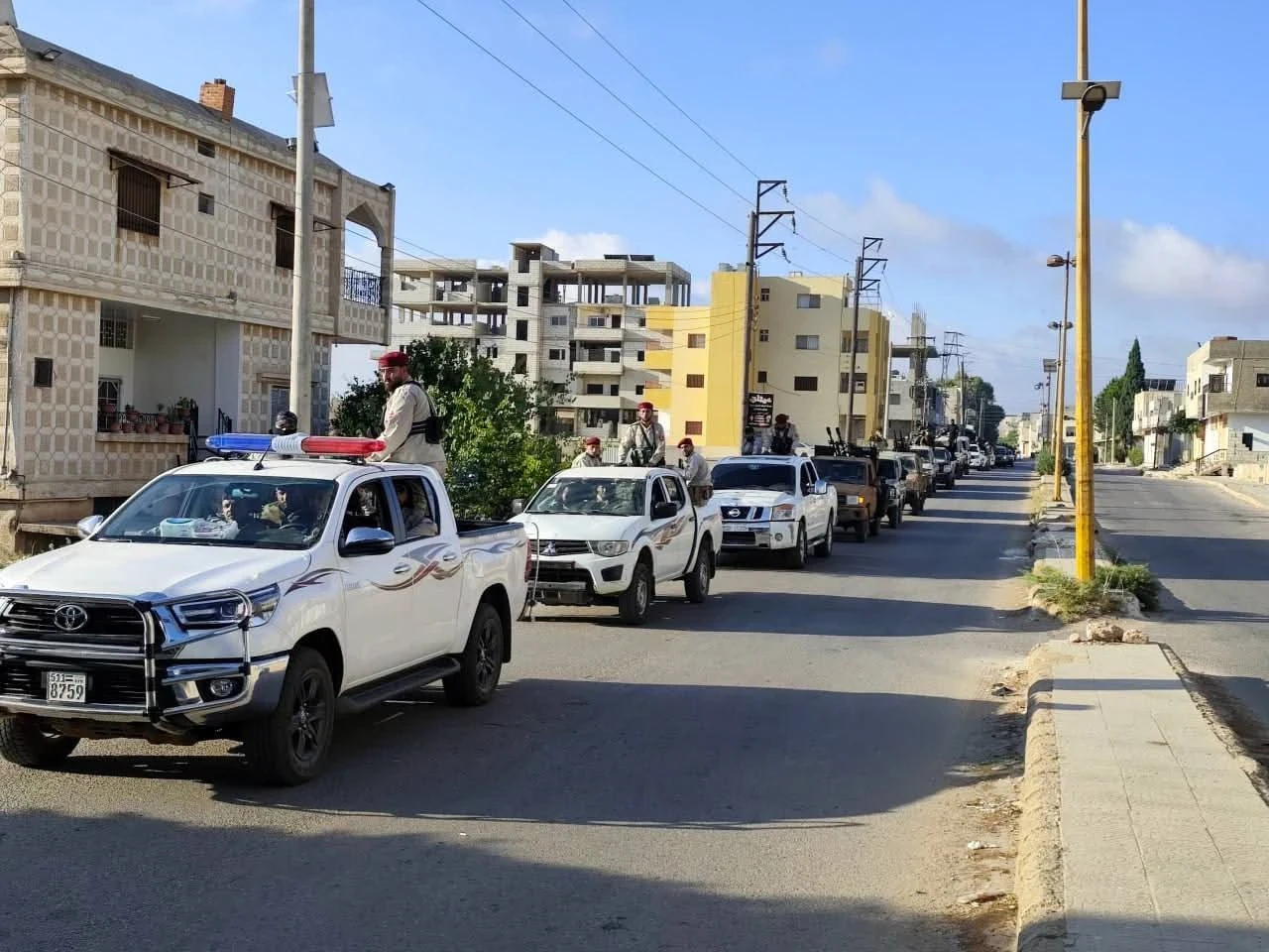 حملة أمنية تسفر عن توقيف مشتبهين ومصادرة أسلحة بريف درعا